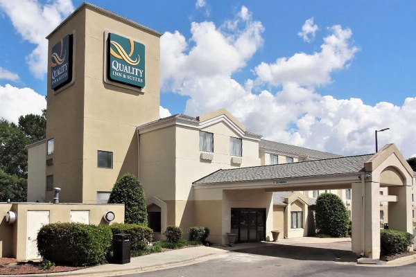 Quality Inn & Suites Raleigh North image 1