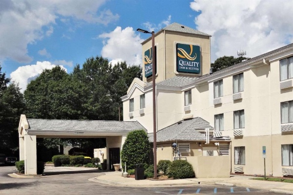 Quality Inn & Suites Raleigh North image 15