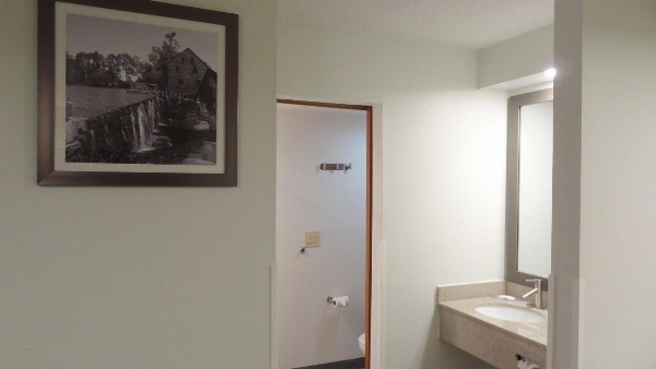 Quality Inn & Suites Raleigh North image 4