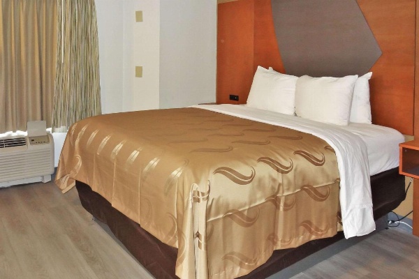 Quality Inn & Suites Raleigh North image 7